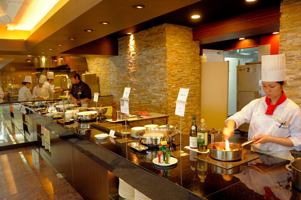 Okinawa Kariyushi Urban Resort Naha Bagian luar foto