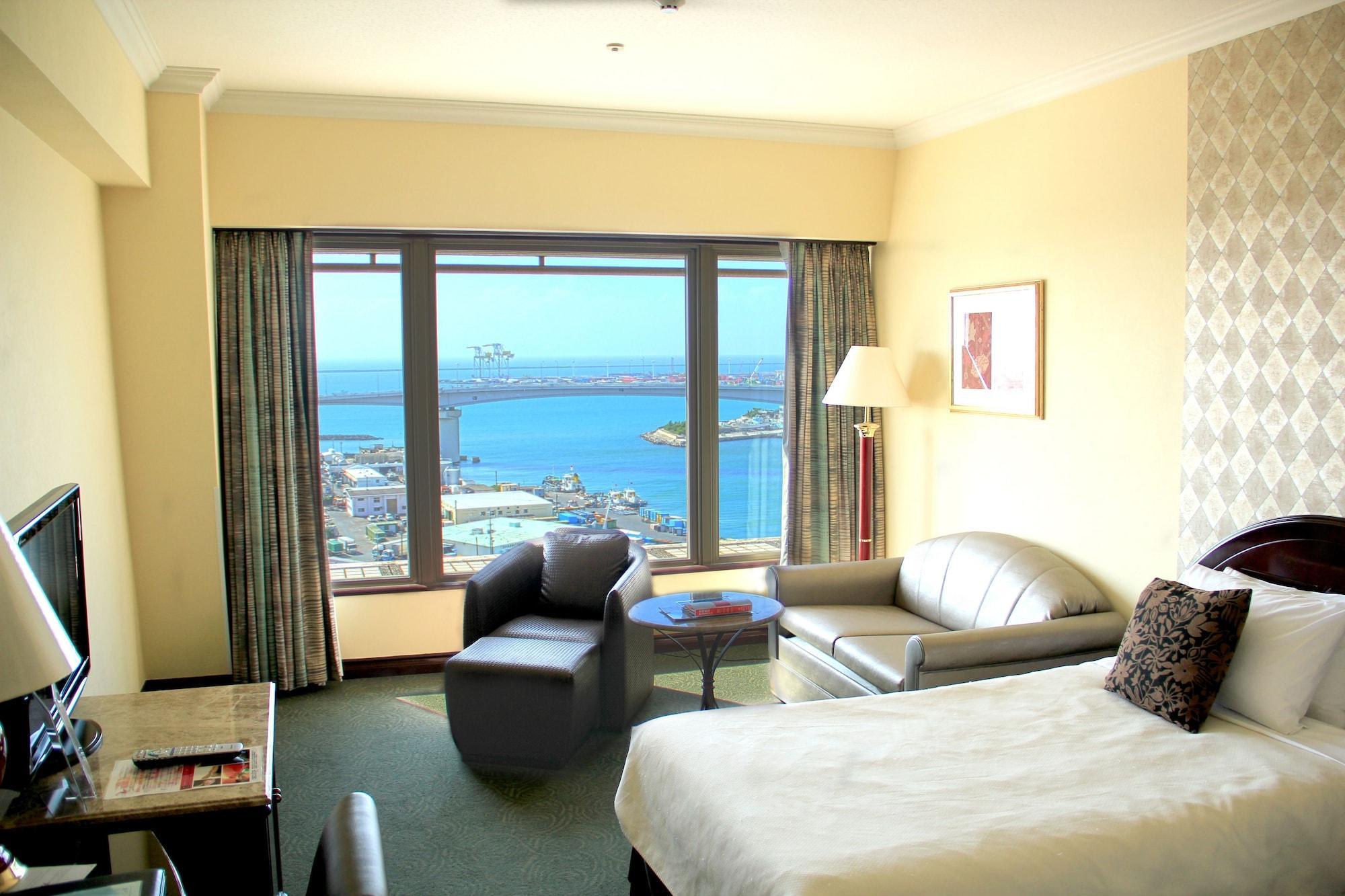Okinawa Kariyushi Urban Resort Naha Bagian luar foto